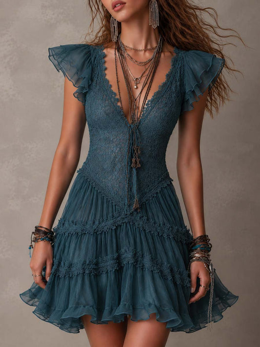 Azurine | Mini Kleid mit Rüschen aus blauer Retro-Spitze und Musselin