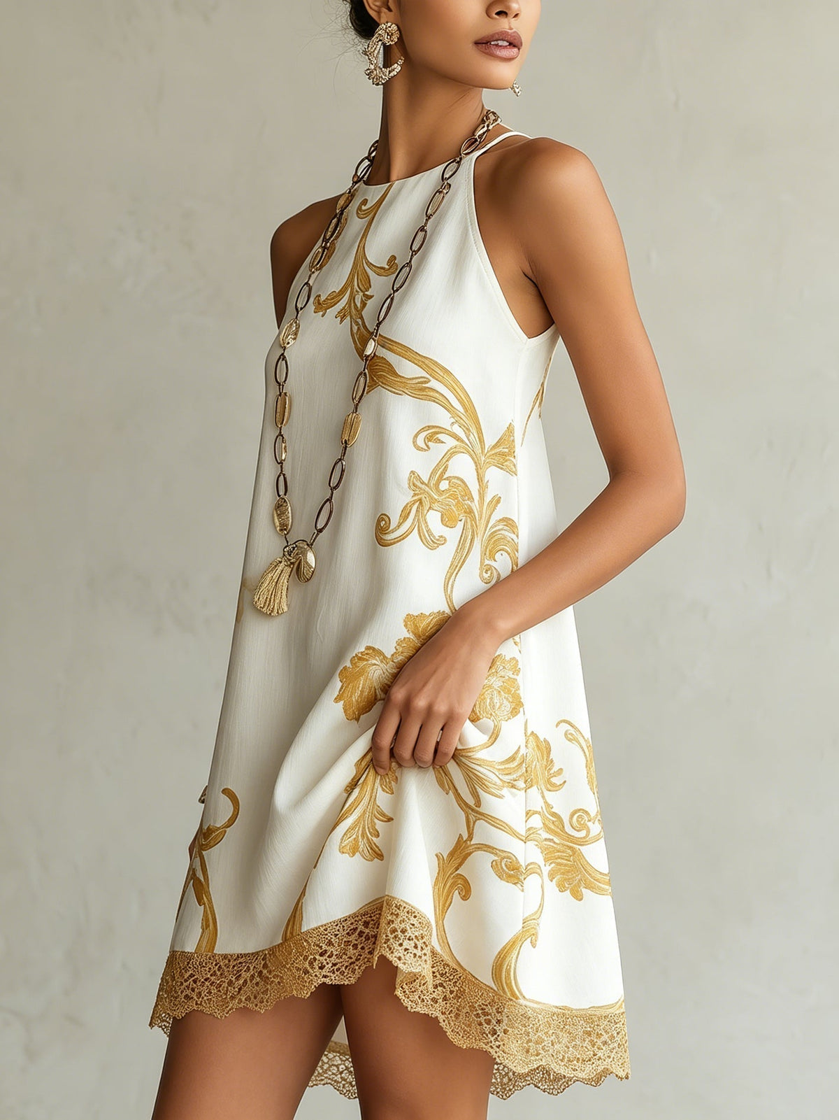 Héloïse | Mini-Kleid aus weißer Spitze mit goldenen Mustern