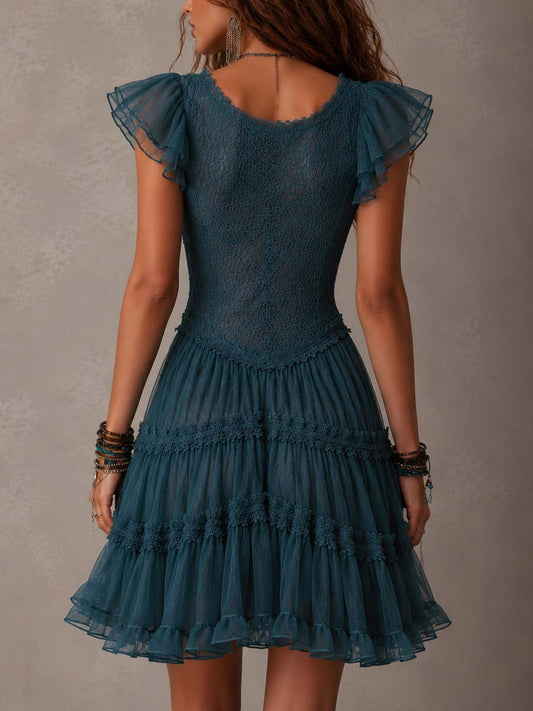 Azurine | Mini Kleid mit Rüschen aus blauer Retro-Spitze und Musselin