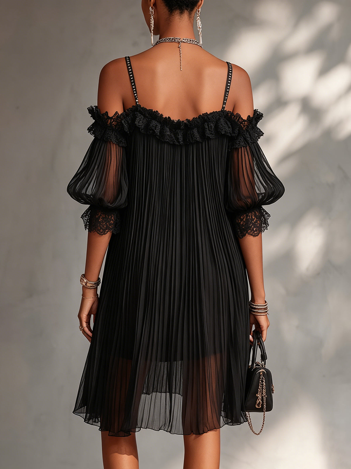 Léonie | Mini Schwarz Kleid, Schulterfrei, Spitzenrand