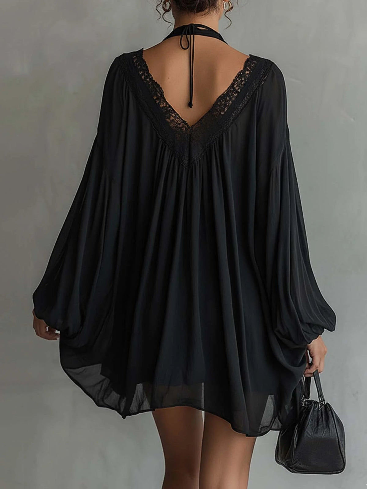Cassandre | Mini Kleid aus schwarzer Chiffon, Spitzenkragen