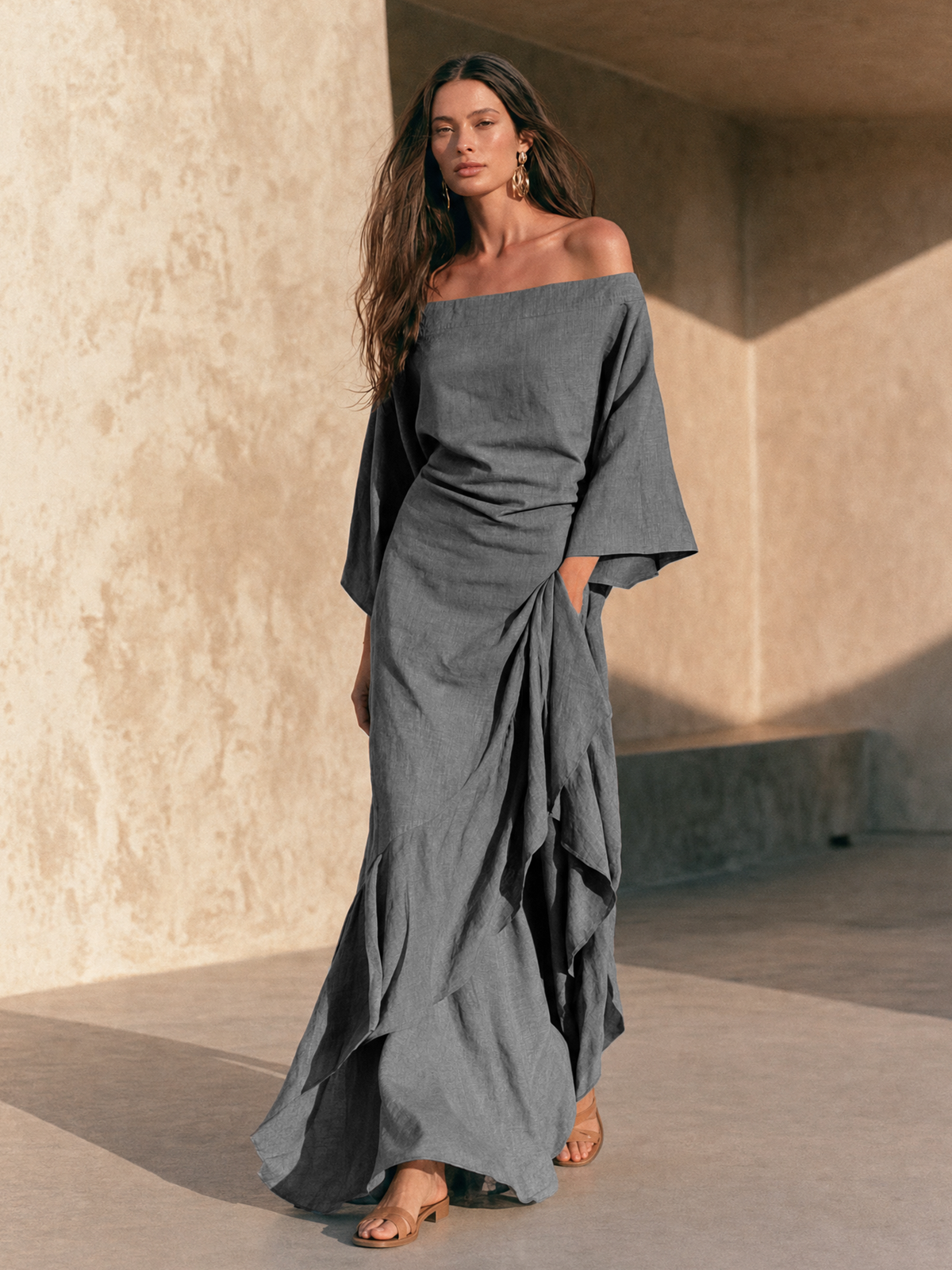 Aure | Maxikleid im minimalistischen Stil mit schulterfreien Trägern, volants und weit ausgestellten Ärmeln