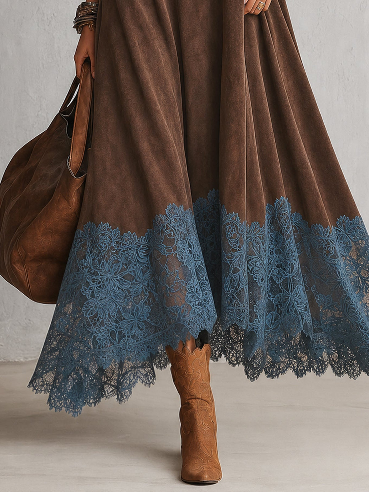 PIERA | Langes Kleid mit Wildleder-Effekt und Spitzenrand