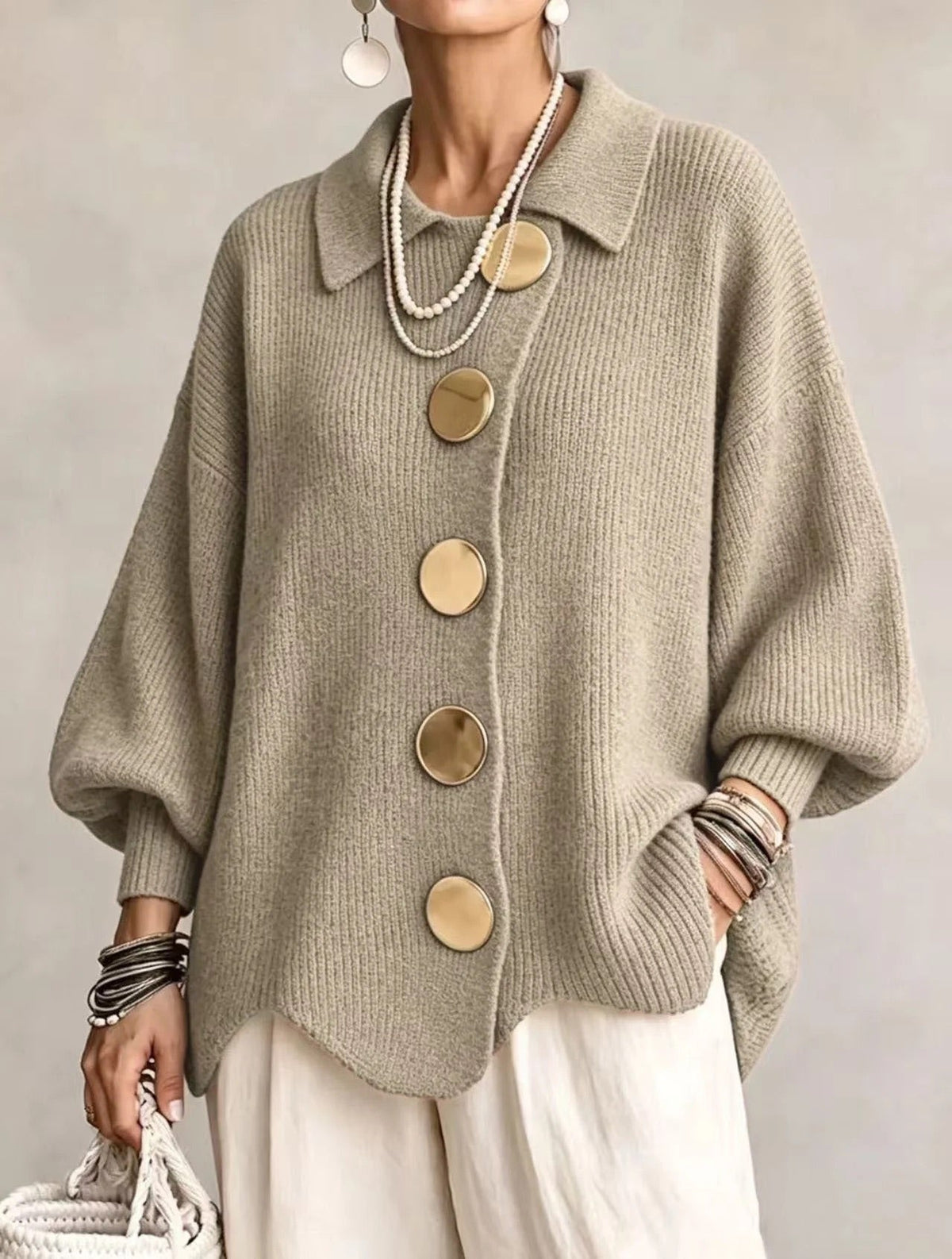 Karina | Grobstrickjacke mit goldfarbenen Knöpfen