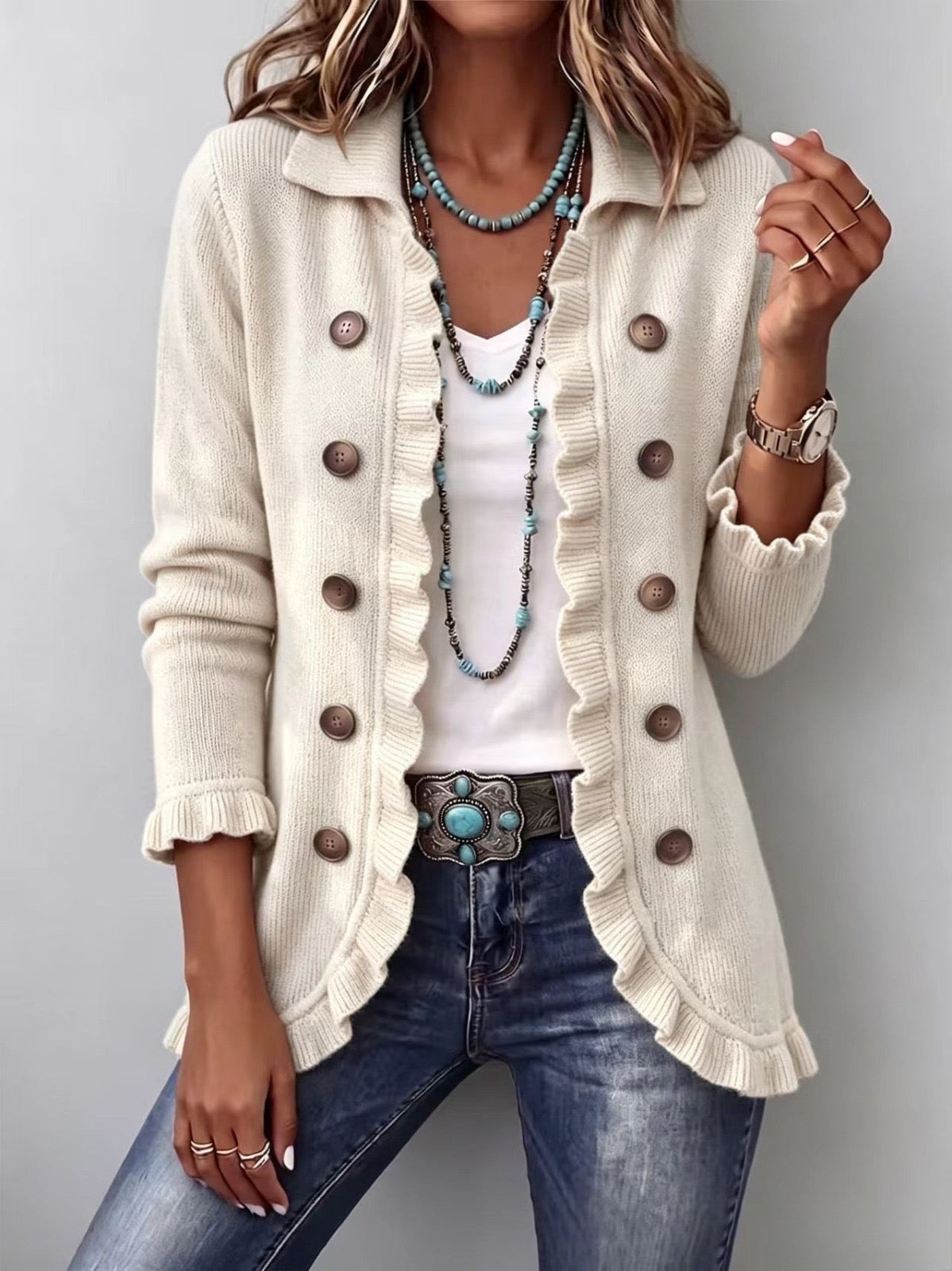 Victoire | Ivorfarbene Rippstrickjacke mit Volants