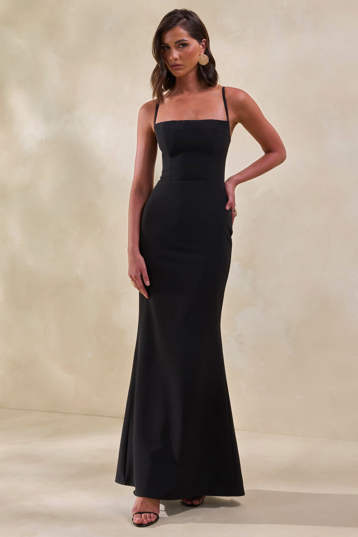 Zavira | Vestido largo negro con escote cuadrado