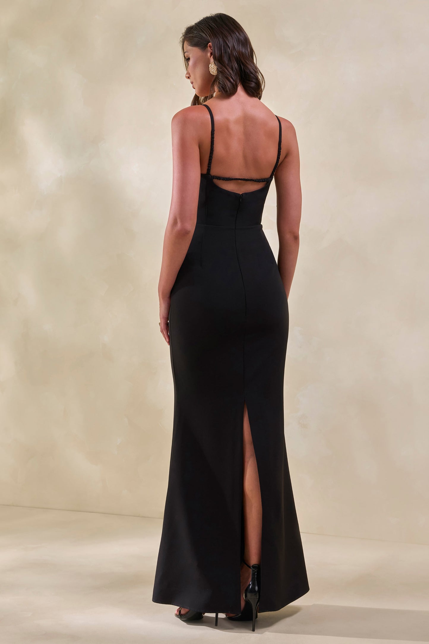 Zavira | Vestido largo negro con escote cuadrado