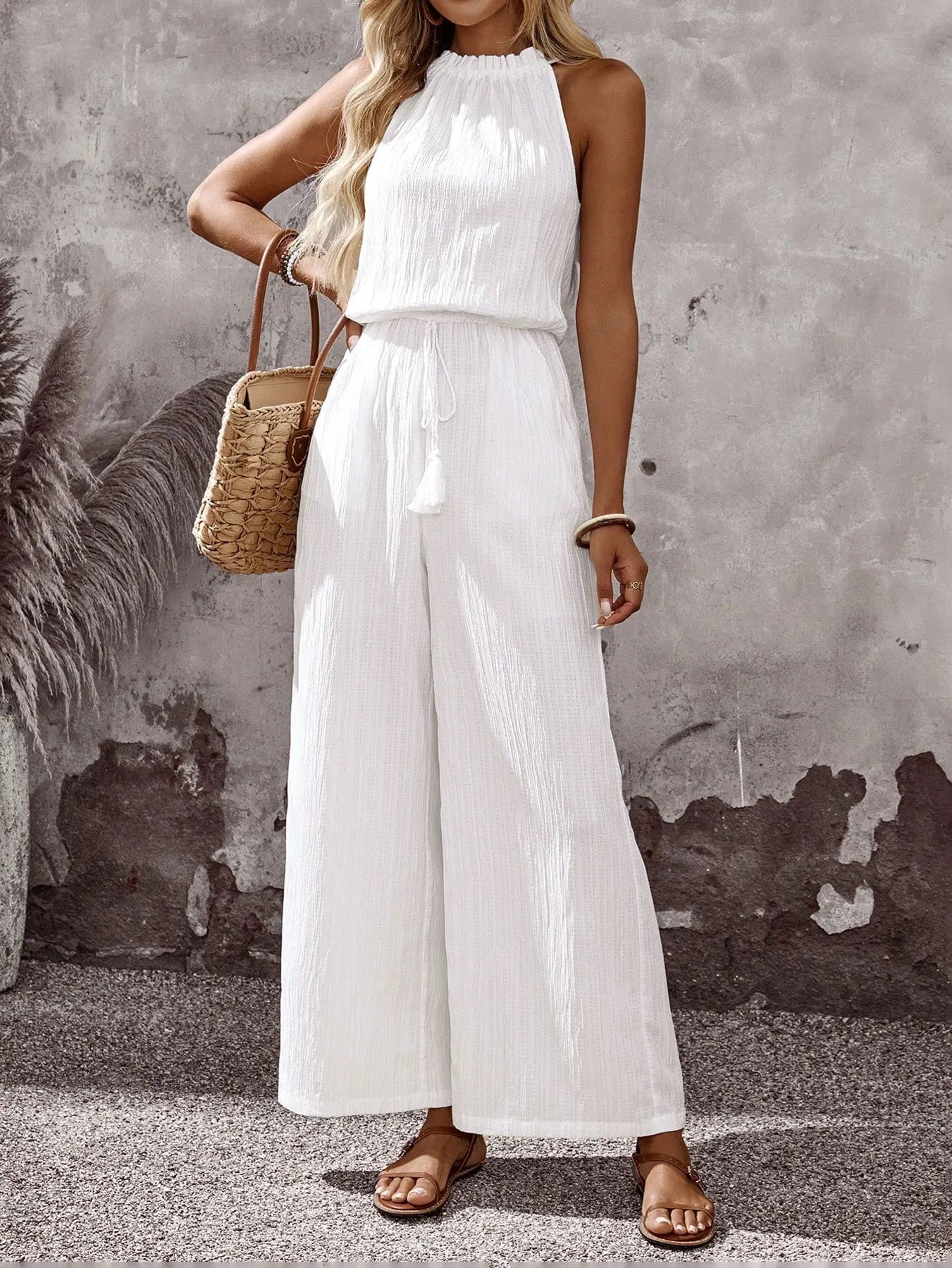 LENA – Eleganter Jumpsuit mit weitem Bein und Spitzendetails