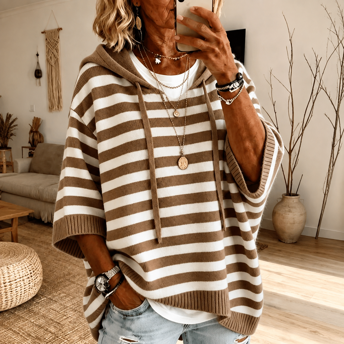 Mathilde | Gestreifter Poncho-Pullover in Taupe