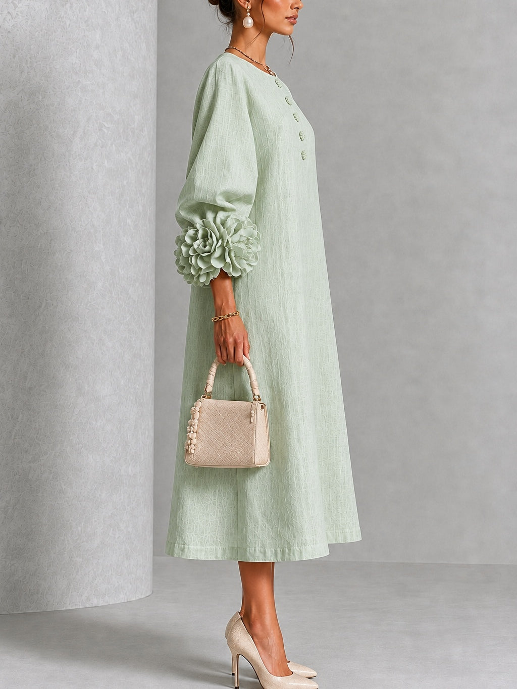 Sage Mist Floral Button-down Midi Kleid mit auffälligen Blumenkämpfen