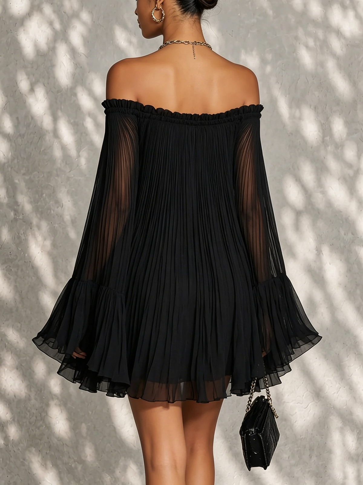 Zélie | Mini Schwarz Kleid, Glockenärmel und Rüschen