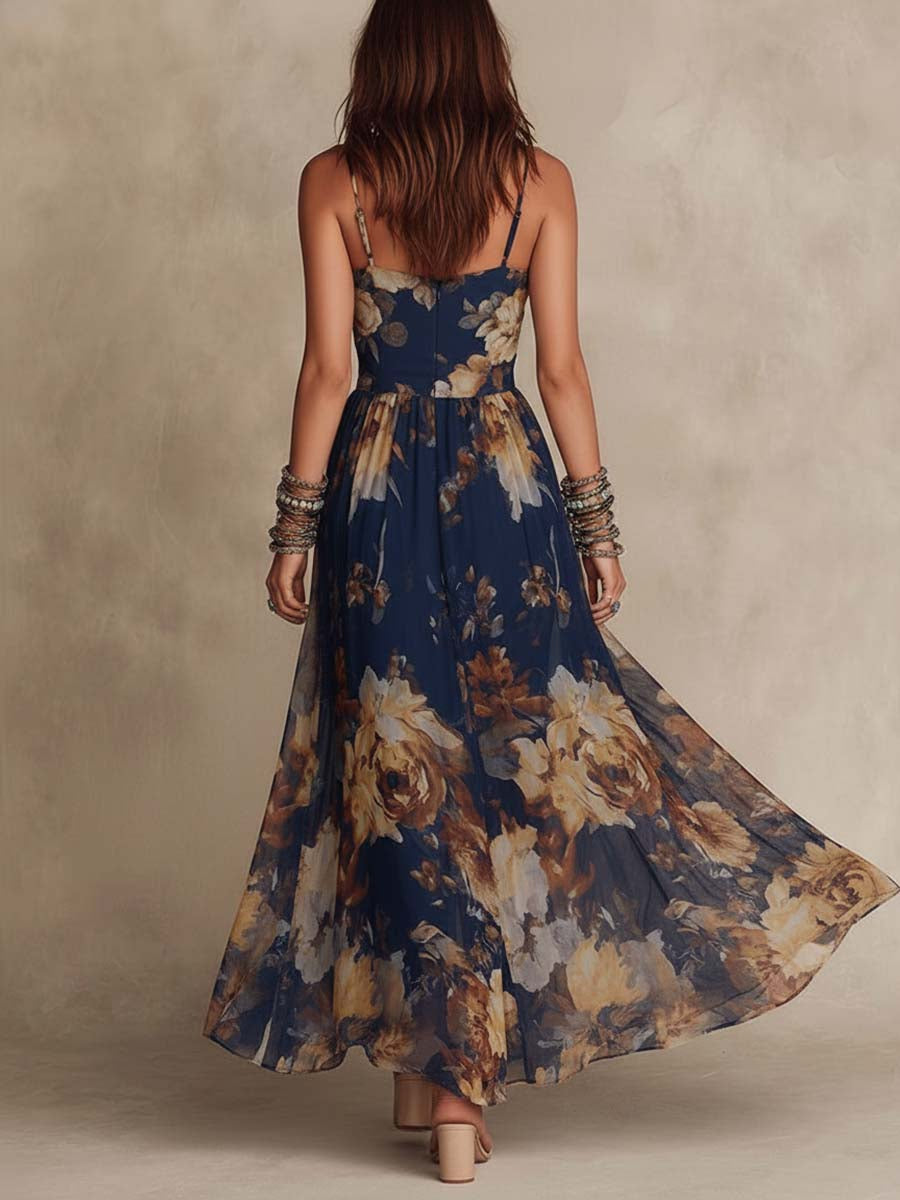 Adrienne | Maxikleid aus Marineblauem Chiffon mit Blumenmuster und feinen Trägern