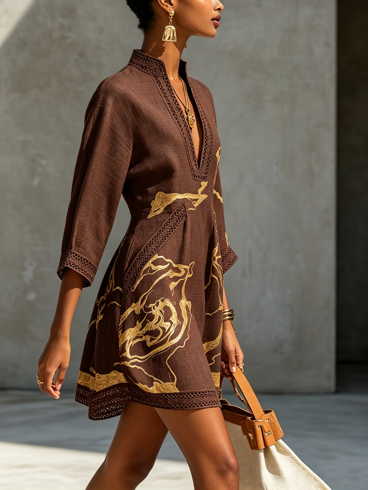 Aube | Mini Kleid aus schwarzer und goldener Spitze