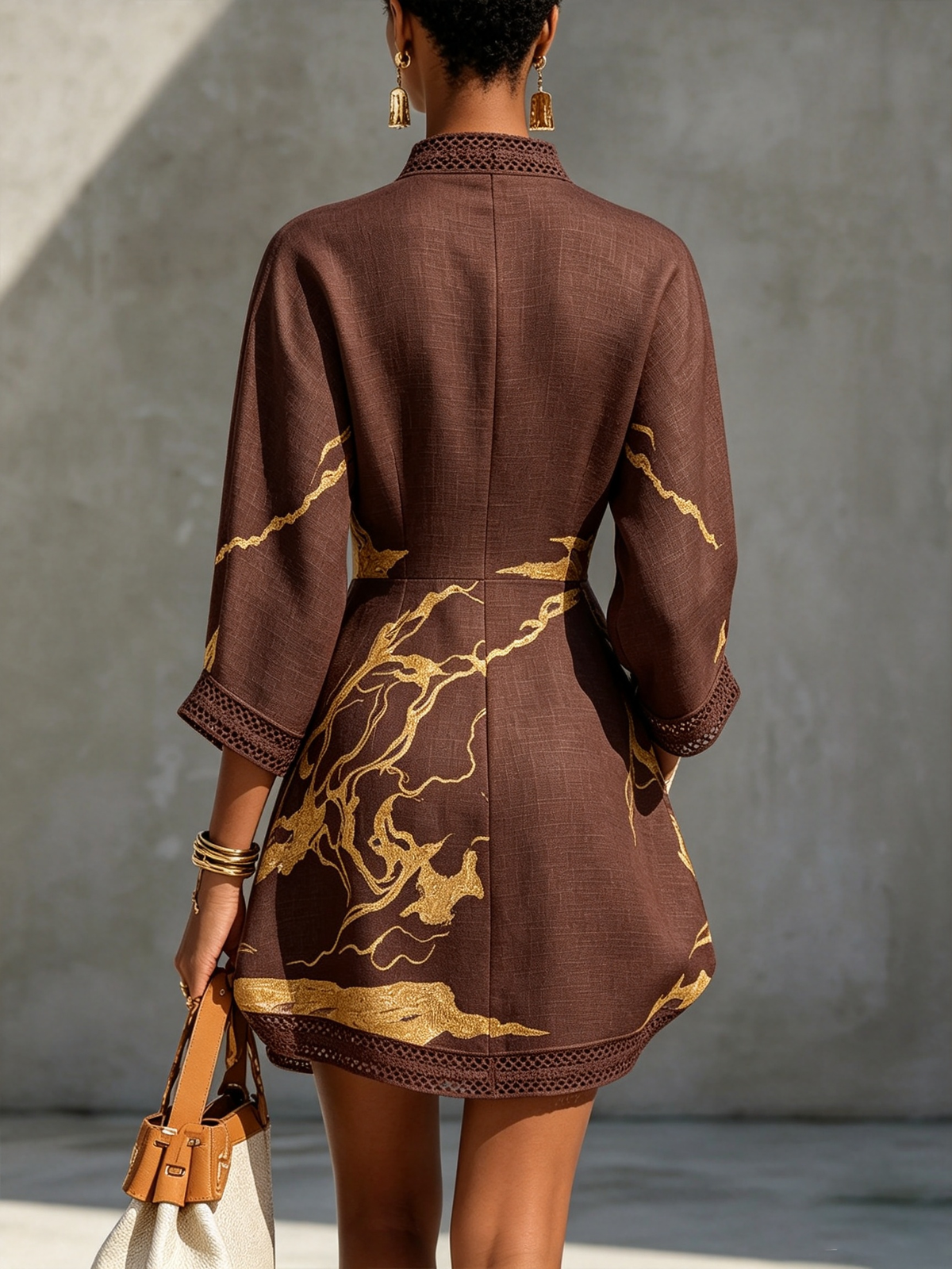 Aube | Mini Kleid aus schwarzer und goldener Spitze