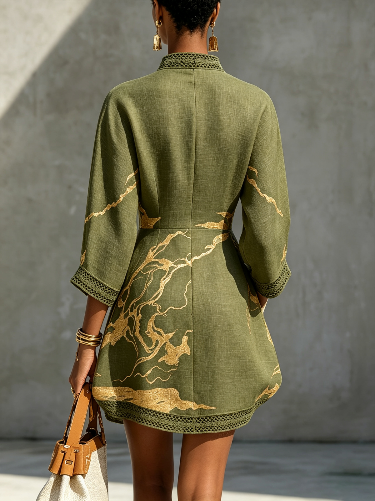 Aube | Mini Kleid aus schwarzer und goldener Spitze