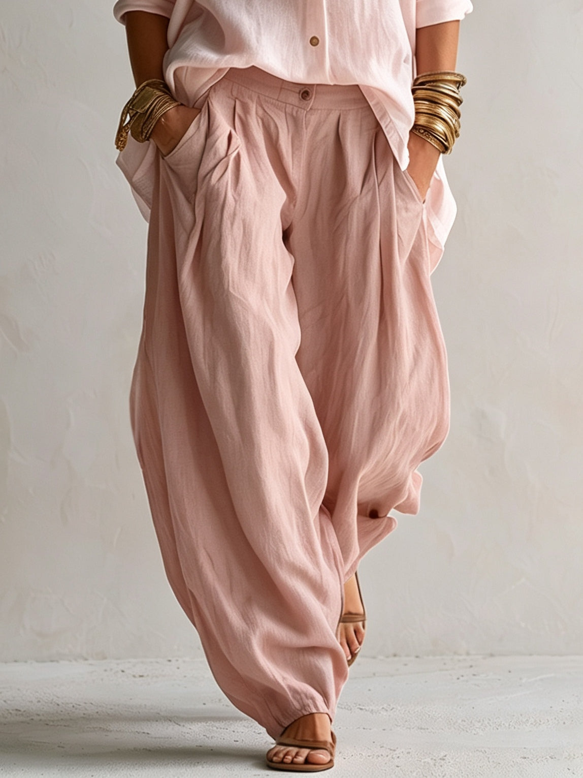 Capucine | Weite Weiße Bluse und Olivgrüne Lantern-Hose