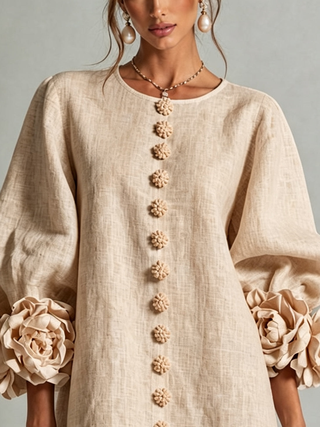 Blumenkleid mit Statement-Ärmeln – Beige