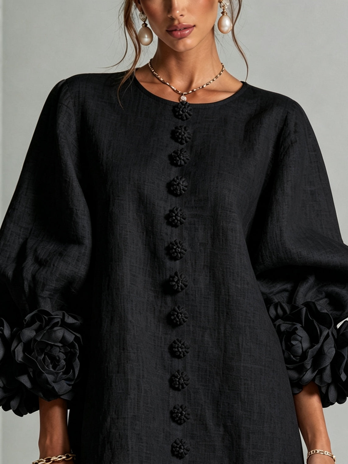 Blumenkleid mit Statement-Ärmeln – Schwarz