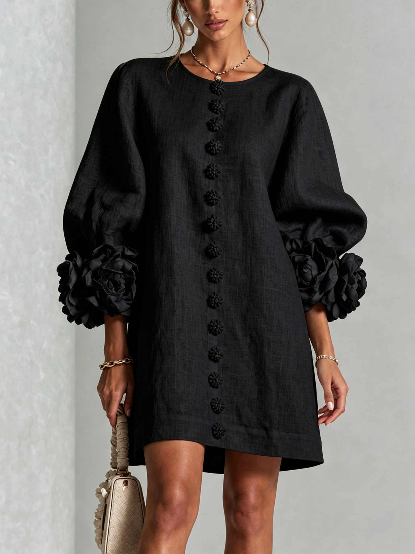 Blumenkleid mit Statement-Ärmeln – Schwarz