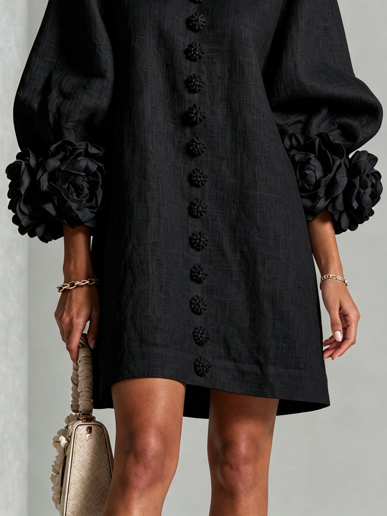 Blumenkleid mit Statement-Ärmeln – Schwarz