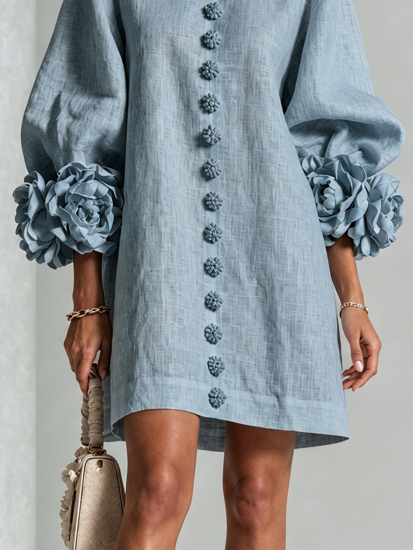 Blumenkleid mit Statement-Ärmeln – Staubblau