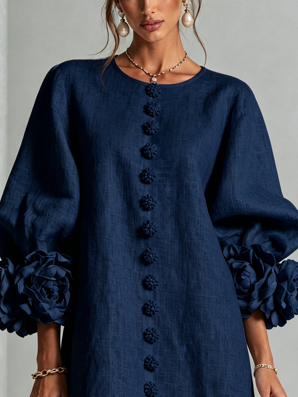 Blumenkleid mit Statement-Ärmeln – Marineblau