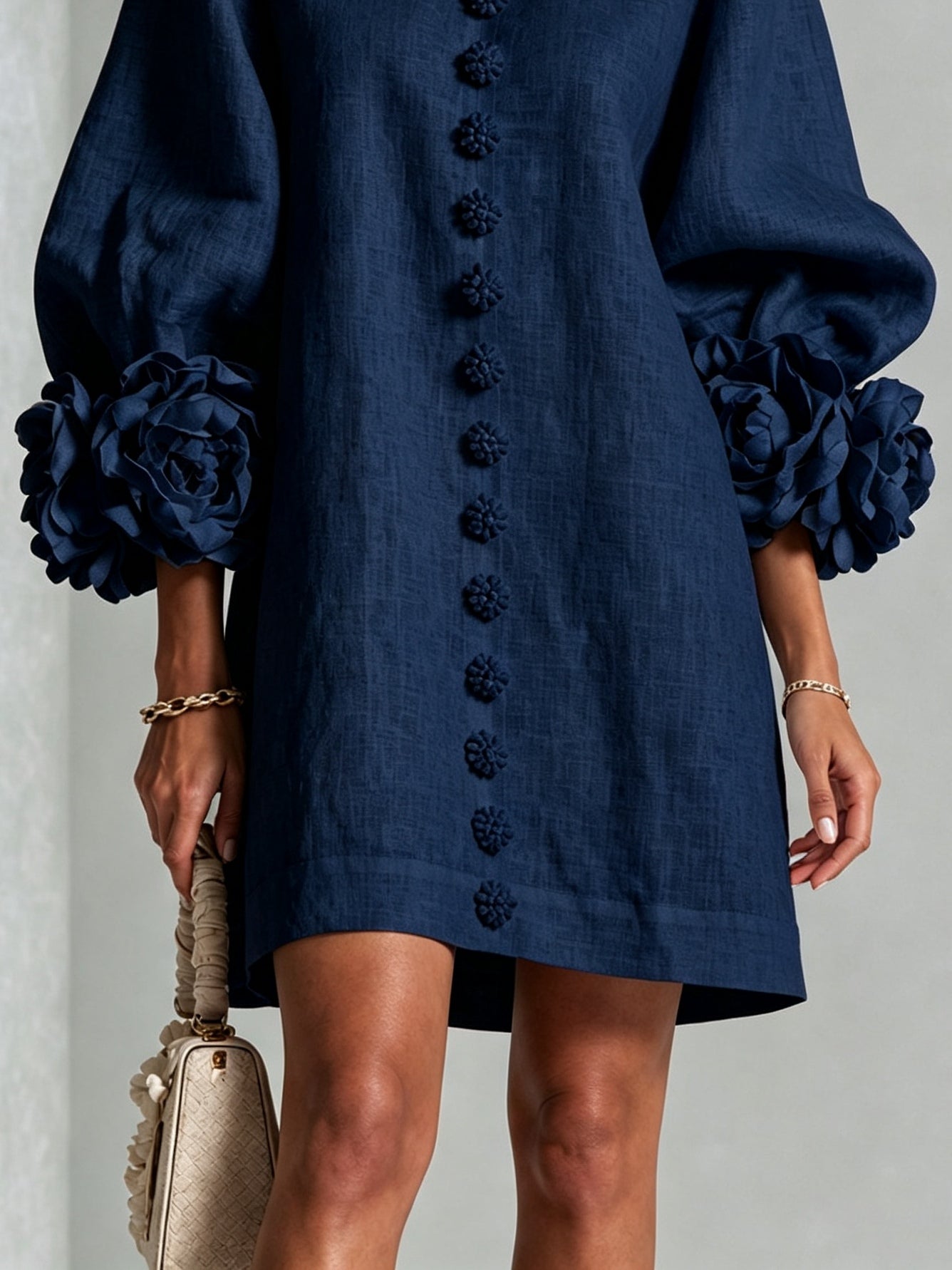 Blumenkleid mit Statement-Ärmeln – Marineblau