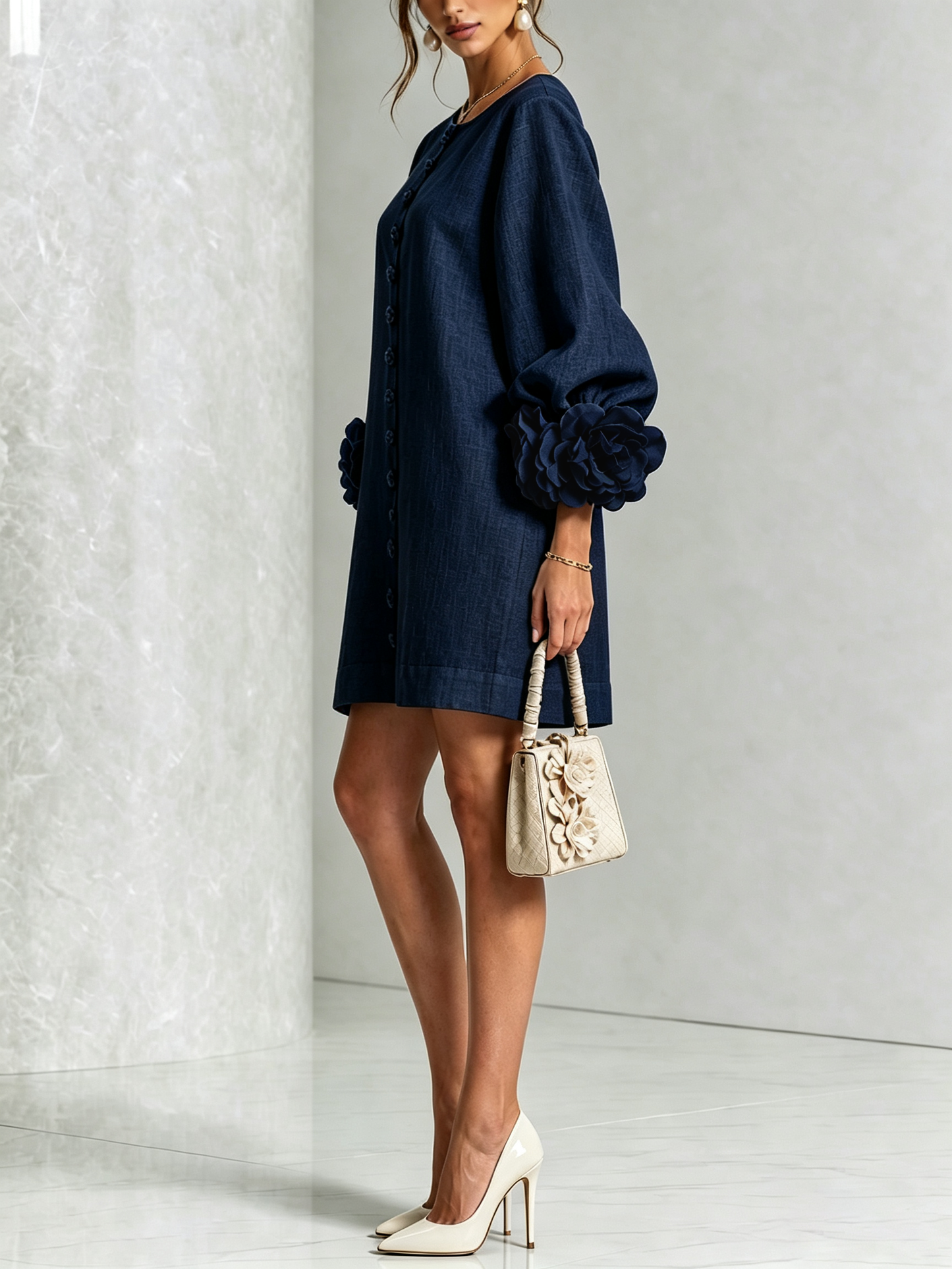 Blumenkleid mit Statement-Ärmeln – Marineblau