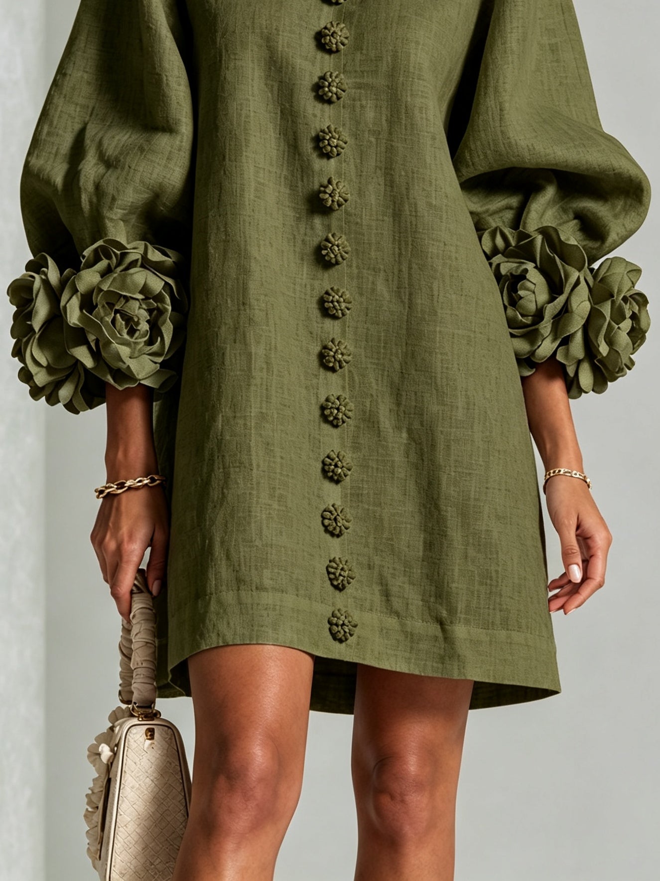 Blumenkleid mit Statement-Ärmeln – Oliv