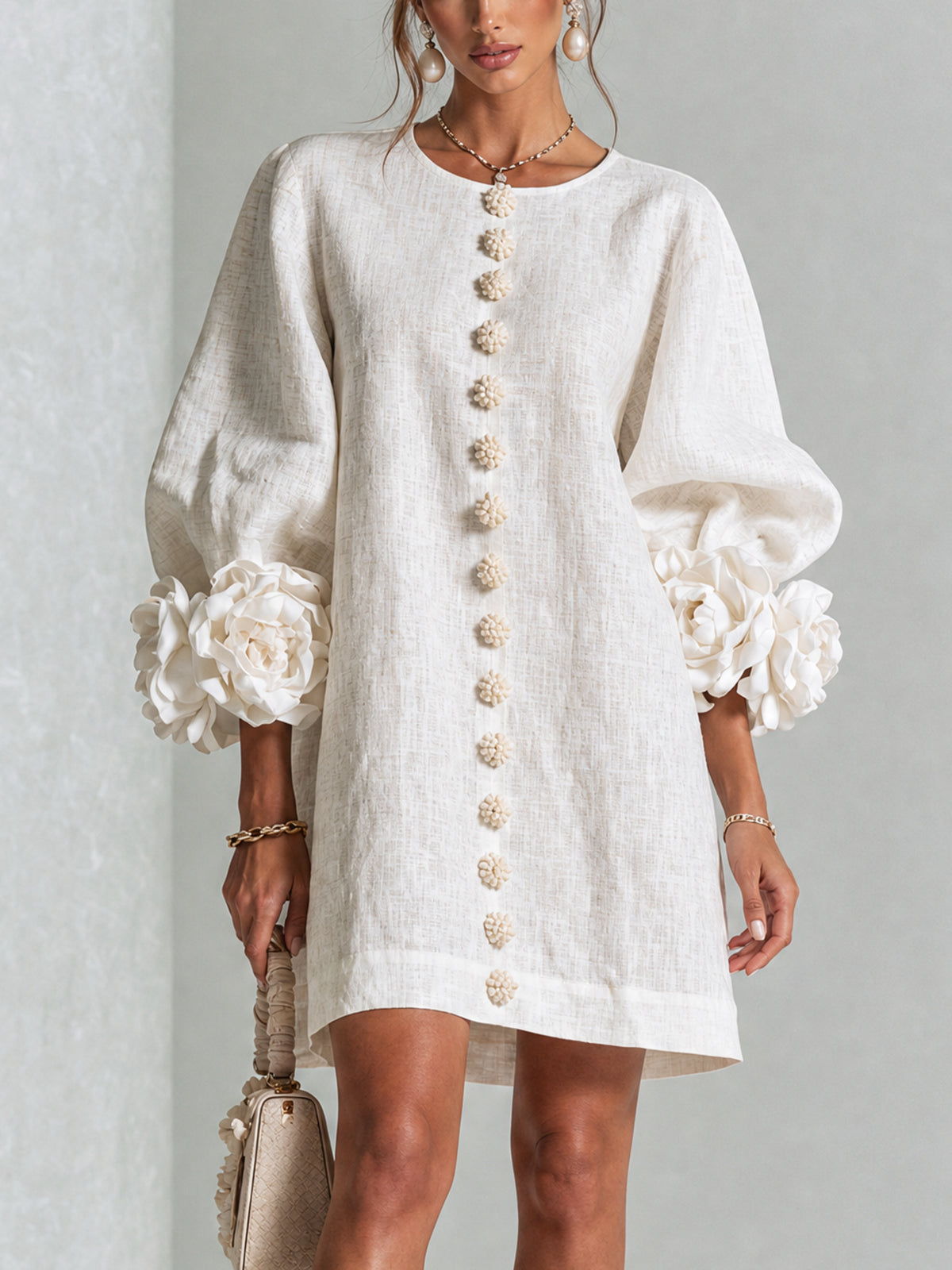 Weißes Blumendesign Hemdblusenkleid mit auffälligen Blumenknöpfen