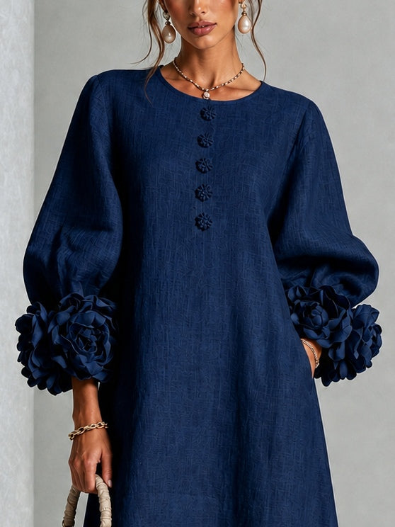 Marineblaues Floral-Hemd-Midi-Kleid mit auffälligen floralem Manschetten