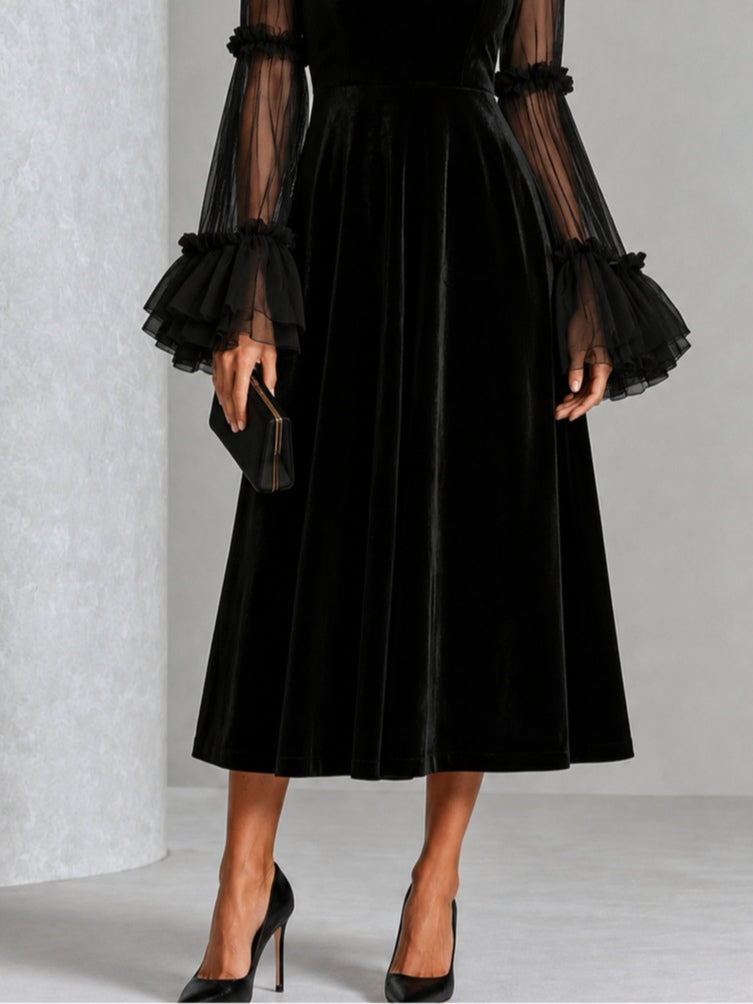 Schwarzes Samt- und durchscheinendes Mesh-Midi-Kleid mit Falten