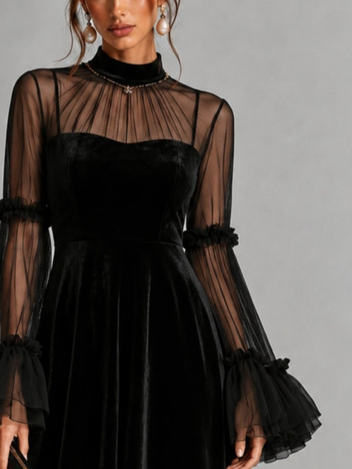 Schwarzes Samt- und durchscheinendes Mesh-Midi-Kleid mit Falten