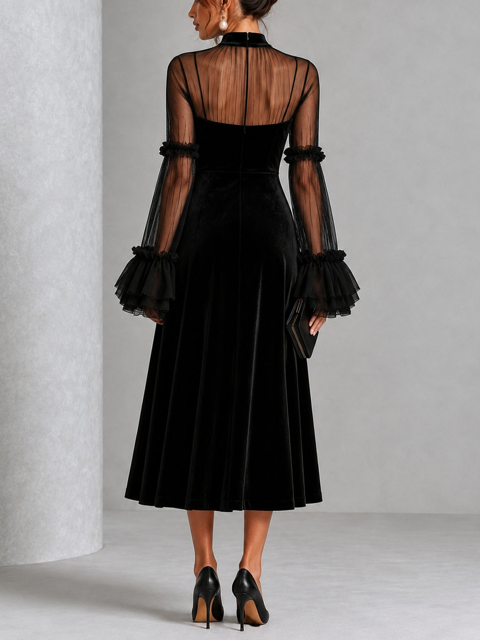 Schwarzes Samt- und durchscheinendes Mesh-Midi-Kleid mit Falten