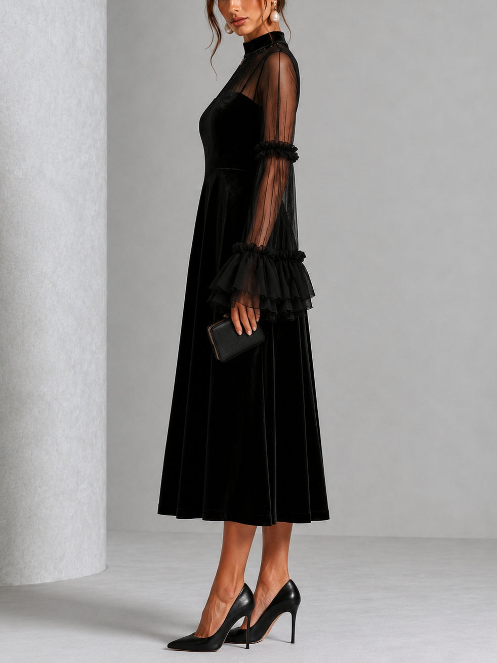 Schwarzes Samt- und durchscheinendes Mesh-Midi-Kleid mit Falten