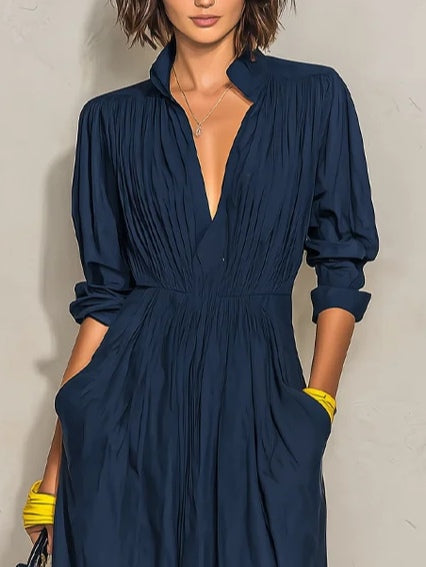 Azurine | Lange Faltige Marineblaue Robe mit V-Ausschnitt