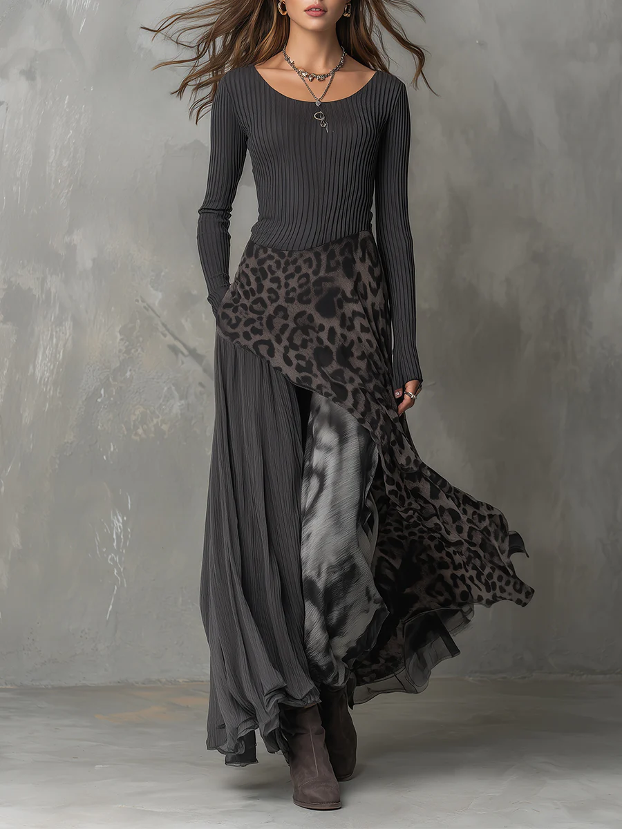 Gabrielle | Graues Maxikleid mit Streifen, Leopardenmuster und asymmetrischem Saum