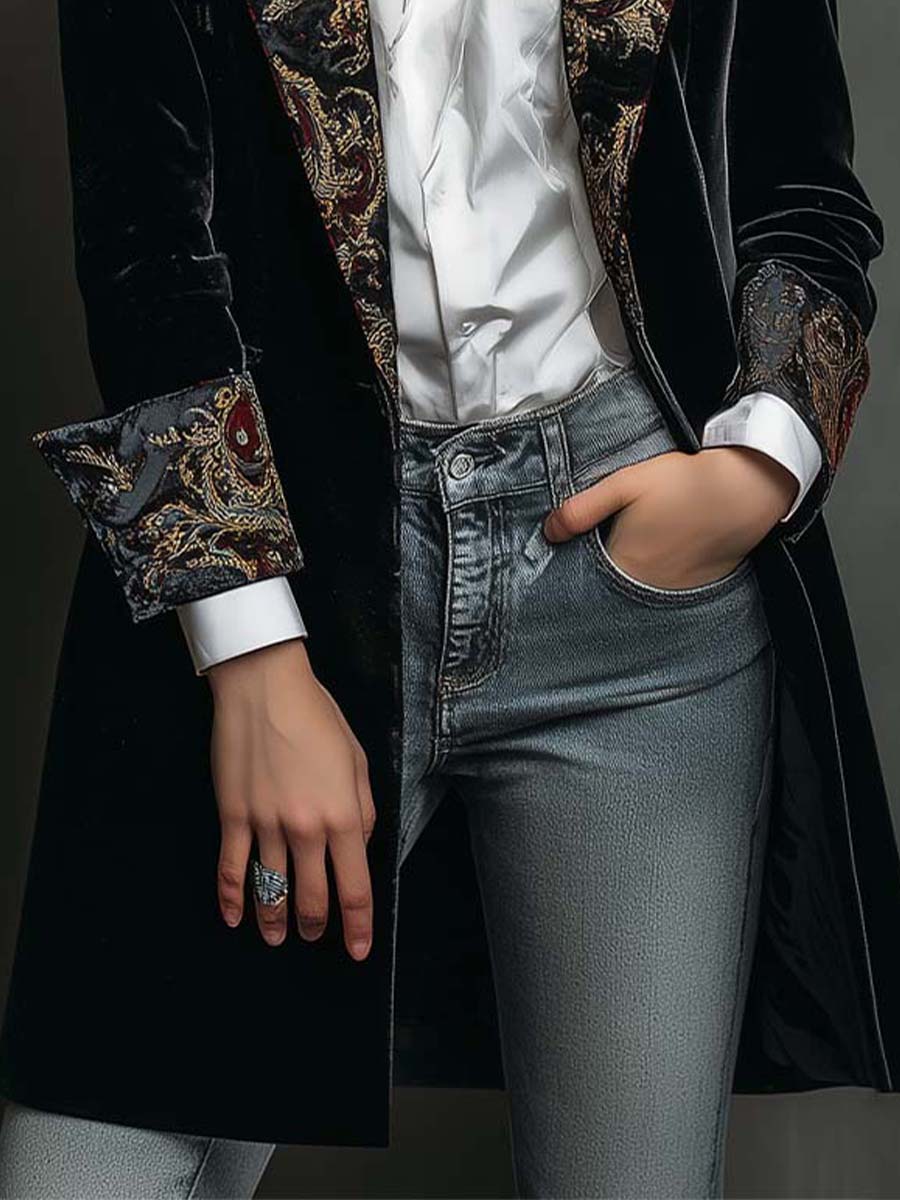 Léontine | Taillierter Blazer mit Barockdruck in Schwarz