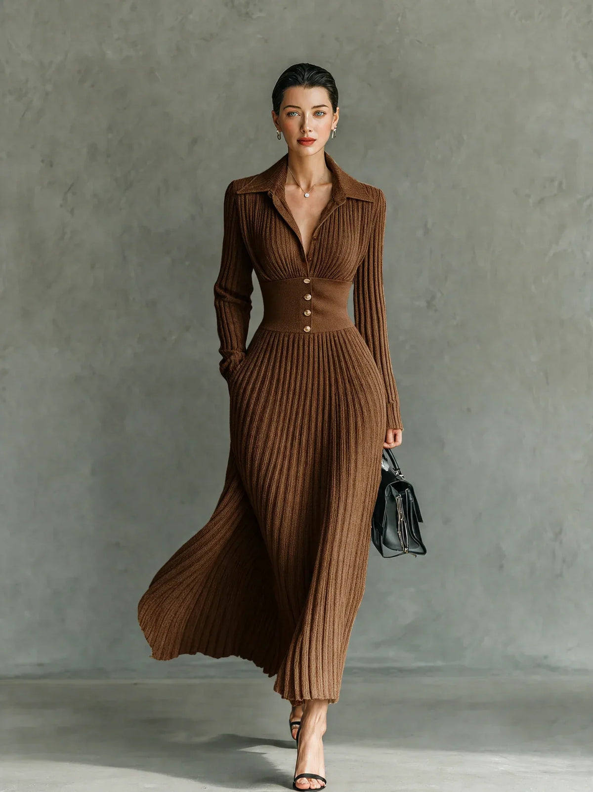 Elvire | Lange Plissierte Robe mit Revers und Hoher Taille