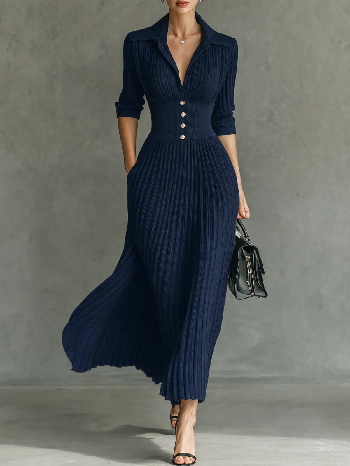 Elvire | Plissee-Maxikleid mit Reverskragen und Gürtel