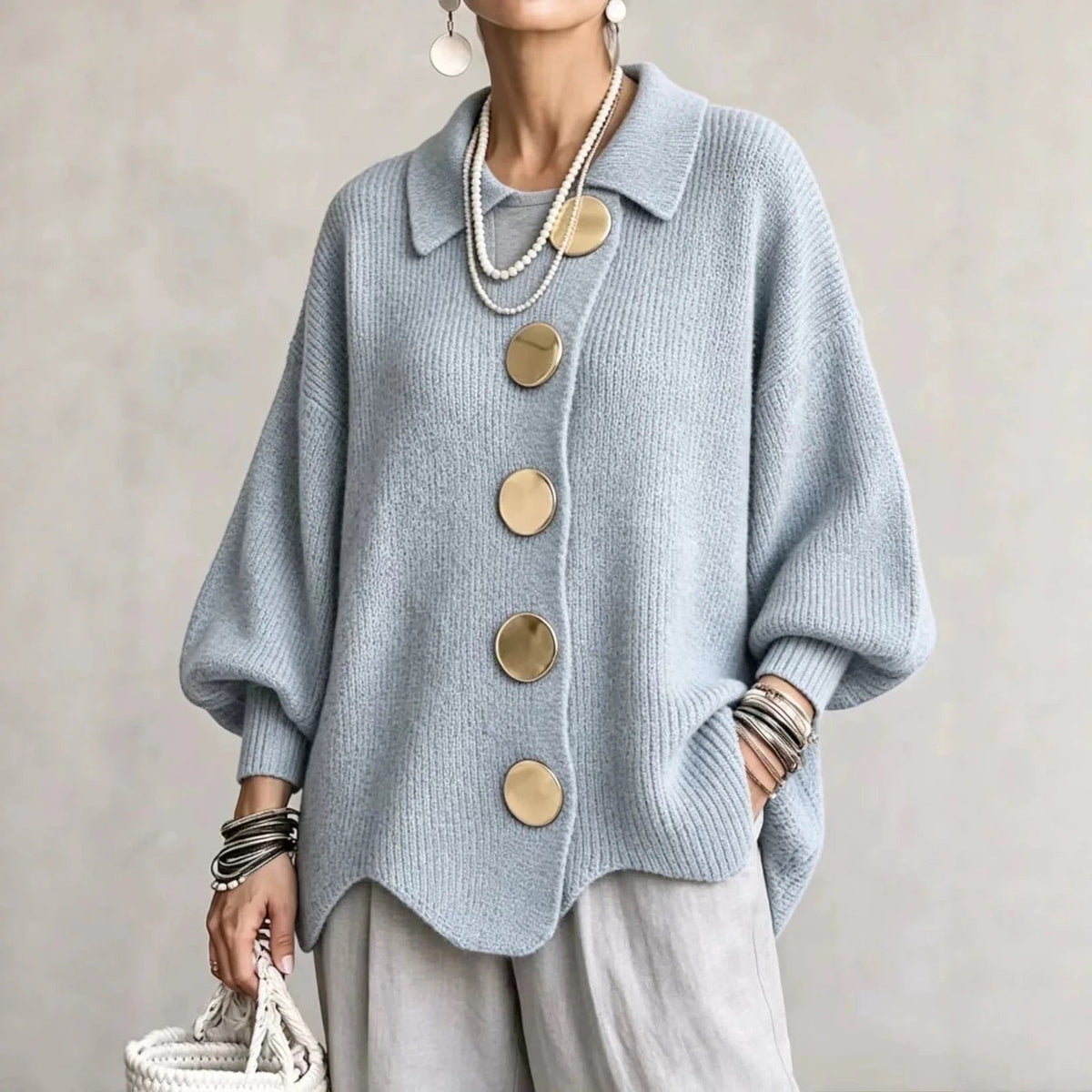Karina | Grobstrickjacke mit goldfarbenen Knöpfen