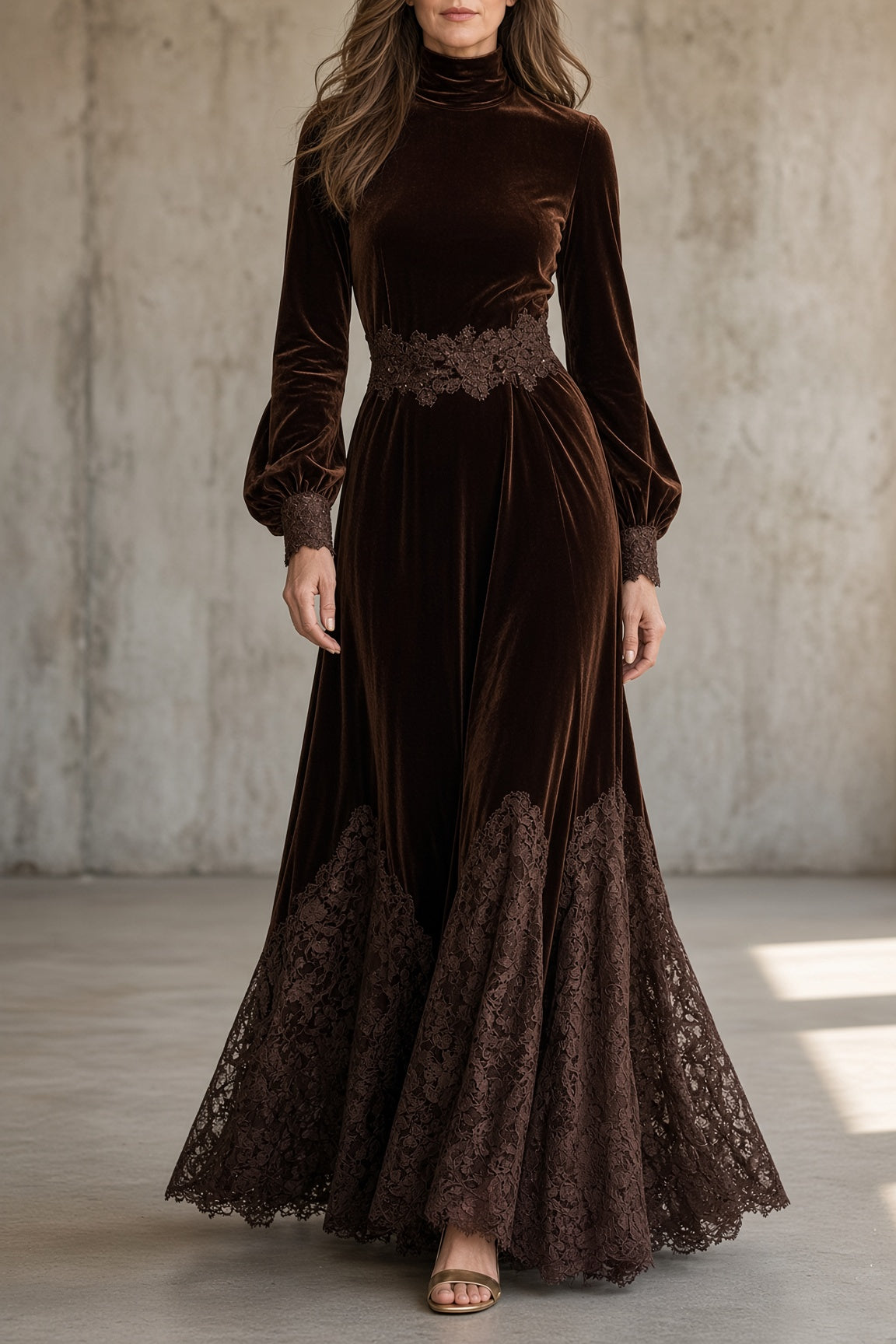 Monique | Samtkleid mit Spitzen-Details