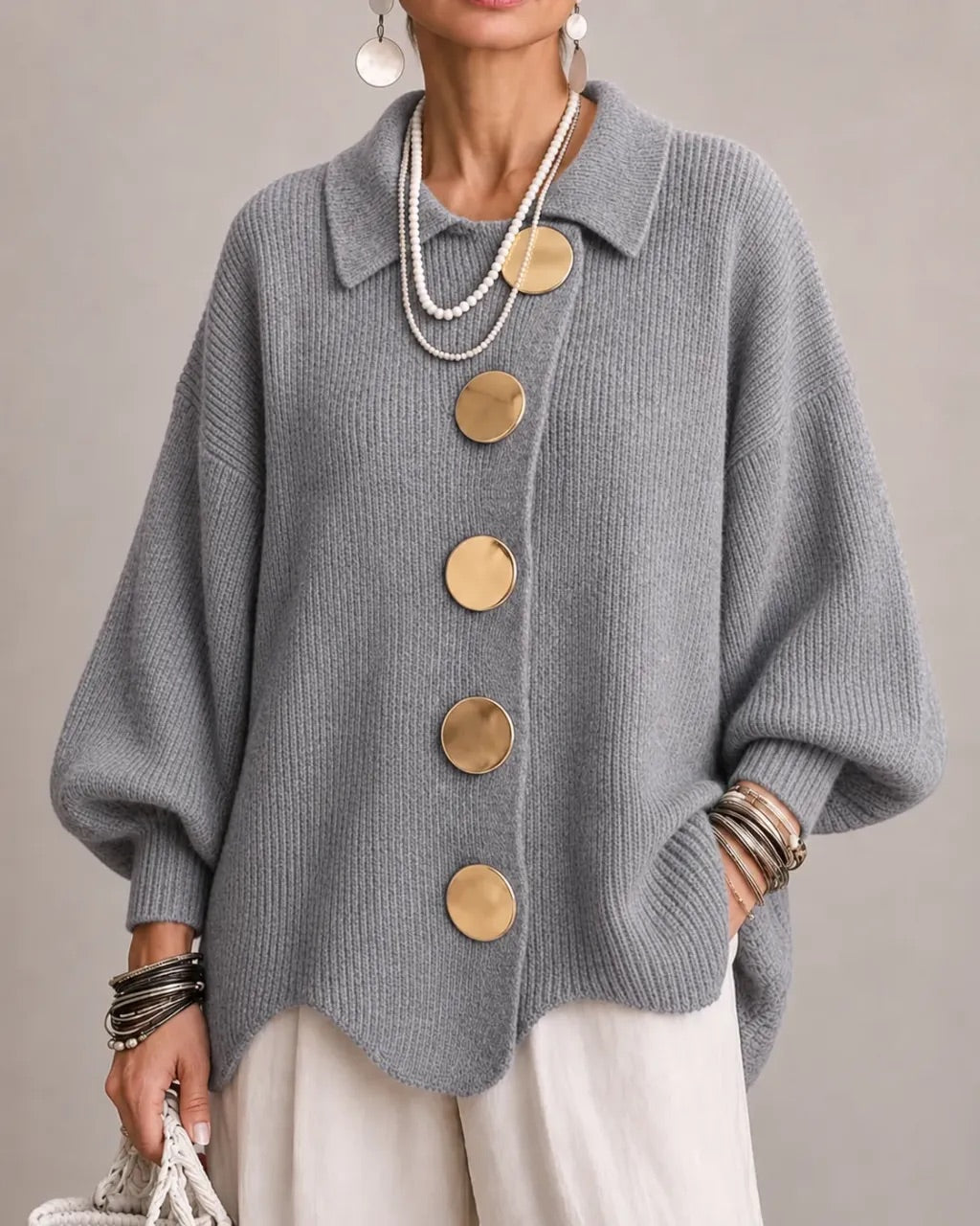 Karina | Grobstrickjacke mit goldfarbenen Knöpfen